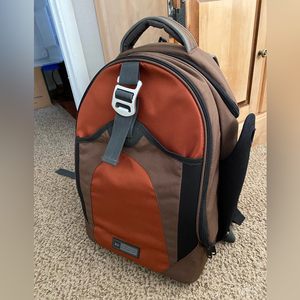 Excellent condition. REI picnic backpack / bag